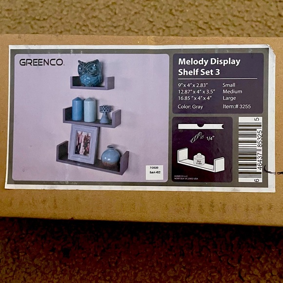 New in box floating shelves - Picture 1 of 4